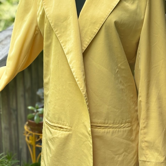 Howard Wolf Silky Yellow Jacket - Picture 5 of 6